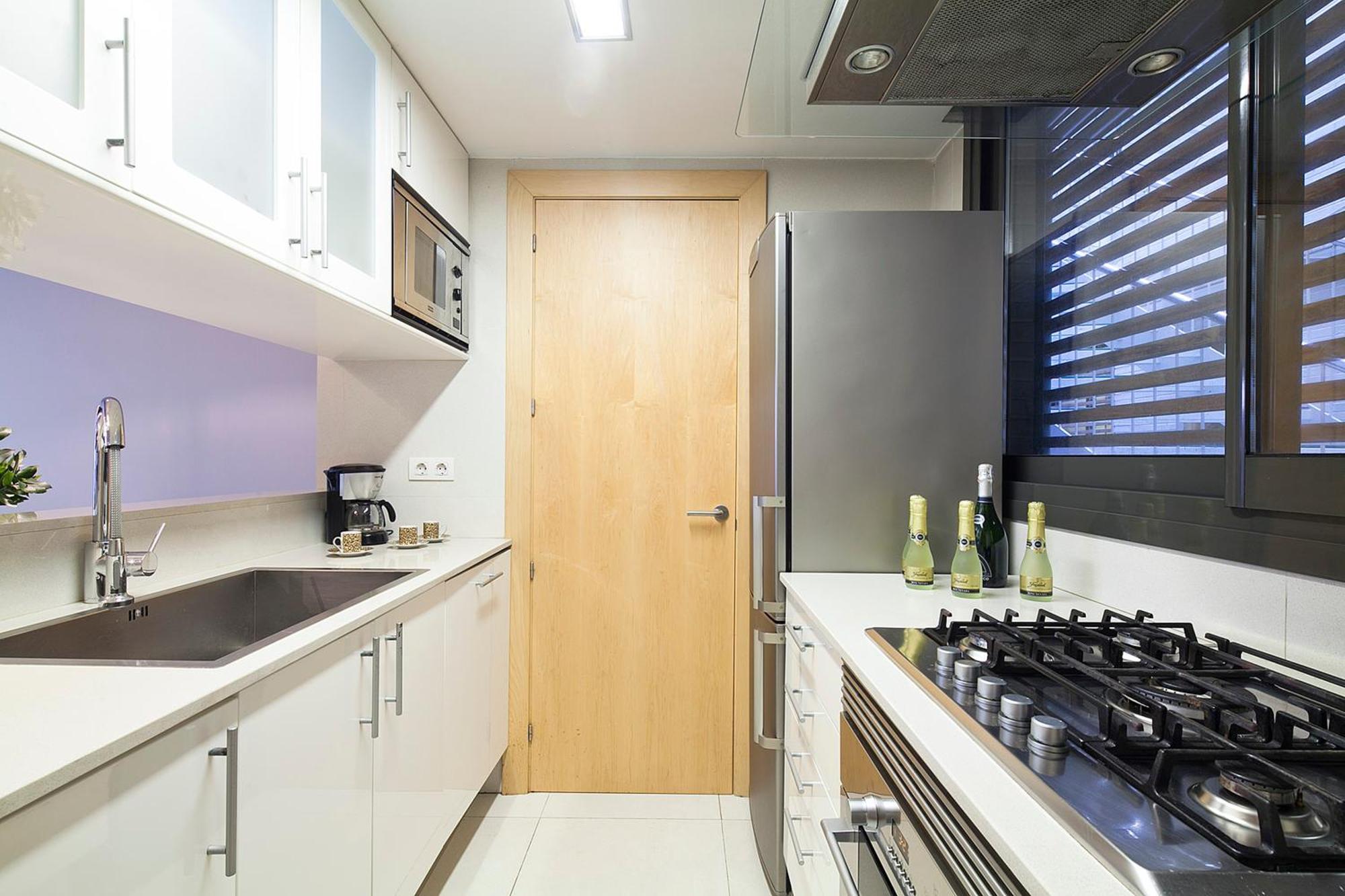 Appartement My Space Emirates - Splendid With Terrace And Pool Near Park Gueell